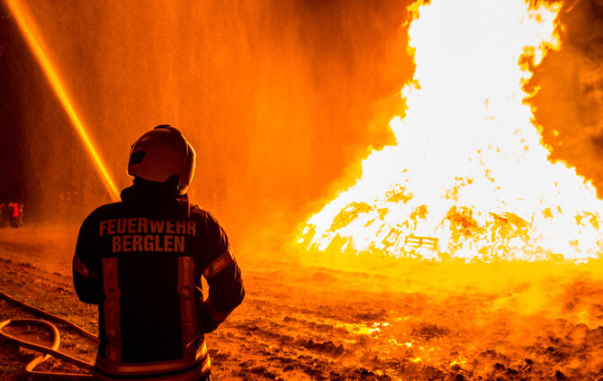 1000 Besucher beim Osterfeuer - Bild 53_12