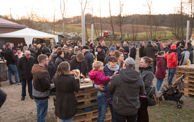 1000 Besucher beim Osterfeuer - Bild 12_13