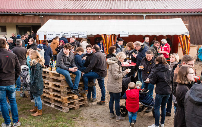1000 Besucher beim Osterfeuer - Bild 09_17