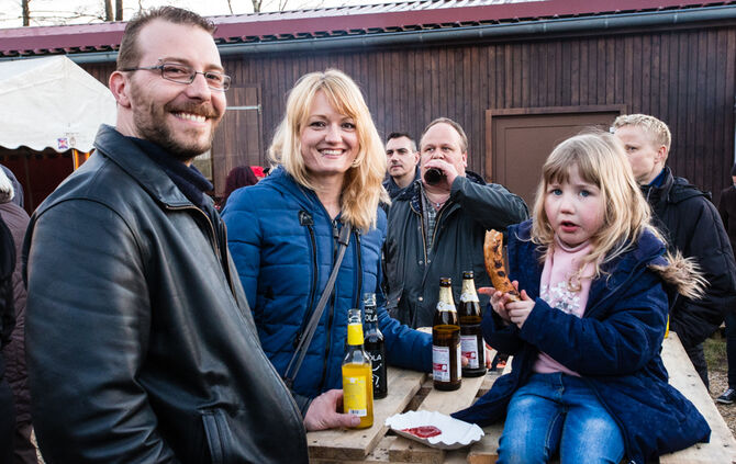 1000 Besucher beim Osterfeuer - Bild 02_25