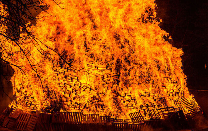 1000 Besucher beim Osterfeuer - Bild 48_30