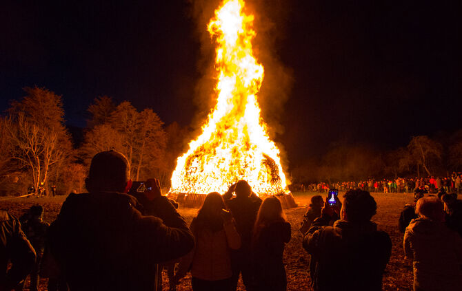 1000 Besucher beim Osterfeuer - Bild 47_31