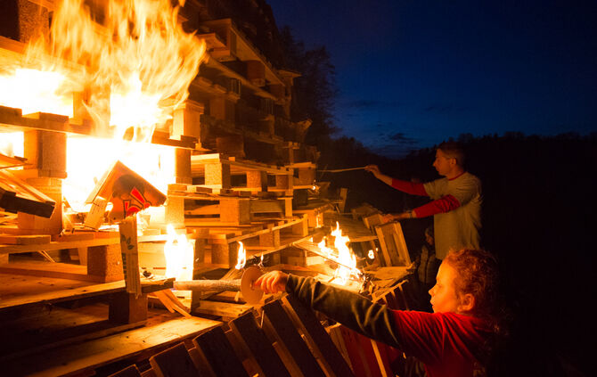 1000 Besucher beim Osterfeuer - Bild 46_32