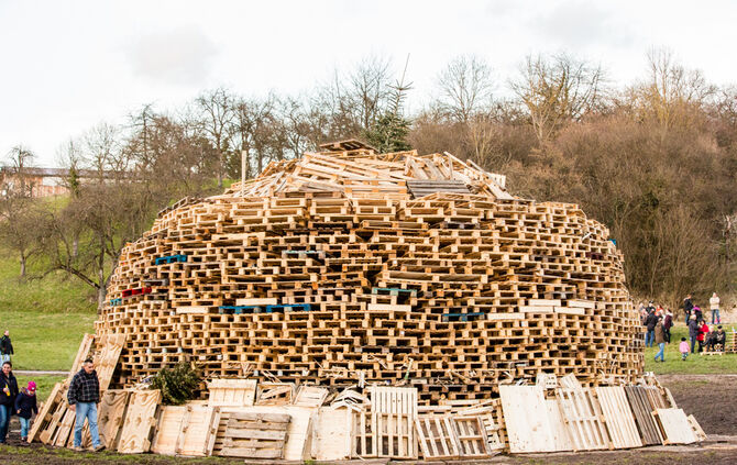 1000 Besucher beim Osterfeuer - Bild 39_39
