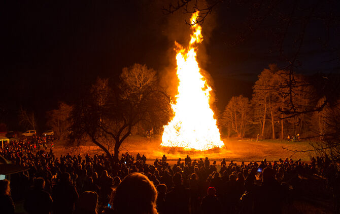 1000 Besucher beim Osterfeuer - Bild 38_40