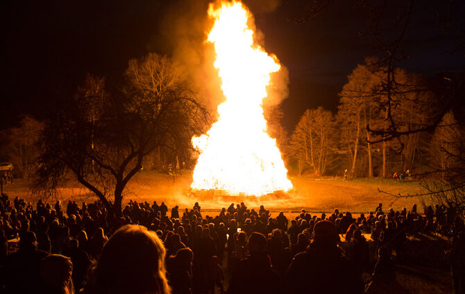 1000 Besucher beim Osterfeuer - Bild 37_41