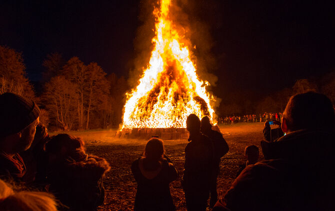 1000 Besucher beim Osterfeuer - Bild 36_42