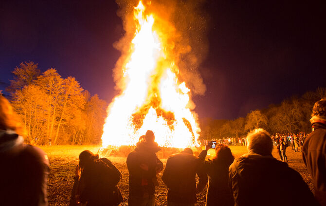 1000 Besucher beim Osterfeuer - Bild 35_43