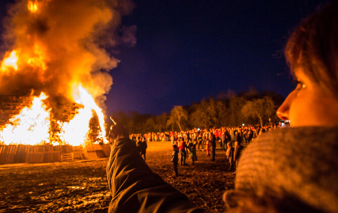 1000 Besucher beim Osterfeuer - Bild 33_45