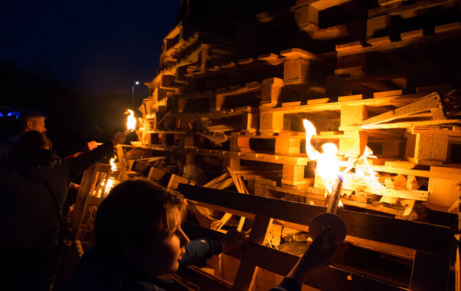 1000 Besucher beim Osterfeuer - Bild 32_46