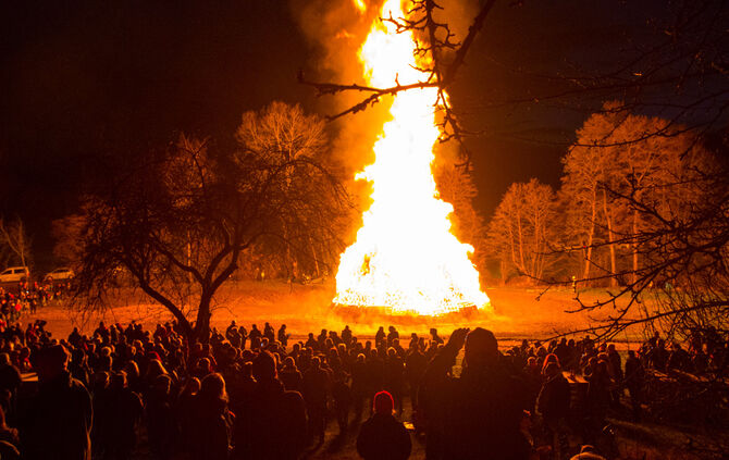1000 Besucher beim Osterfeuer - Bild 27_51