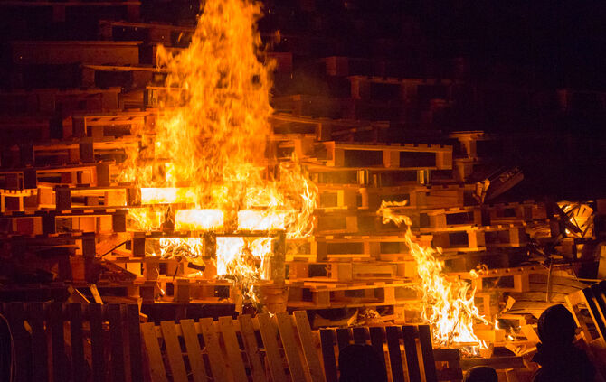 1000 Besucher beim Osterfeuer - Bild 25_53