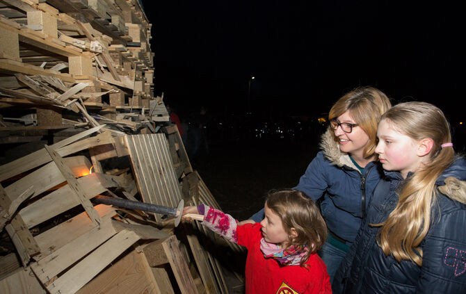 1000 Besucher beim Osterfeuer - Bild 24_54