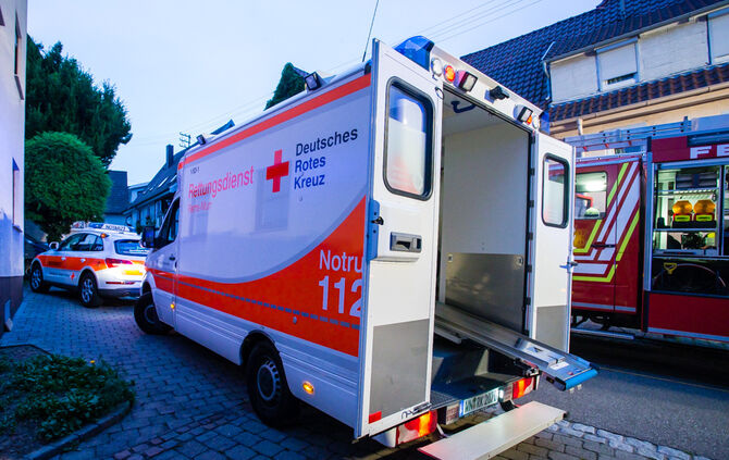 Auto rammt Hauswand - Bild 04_5
