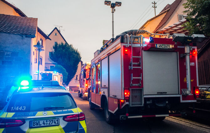 Auto rammt Hauswand - Bild 06_6