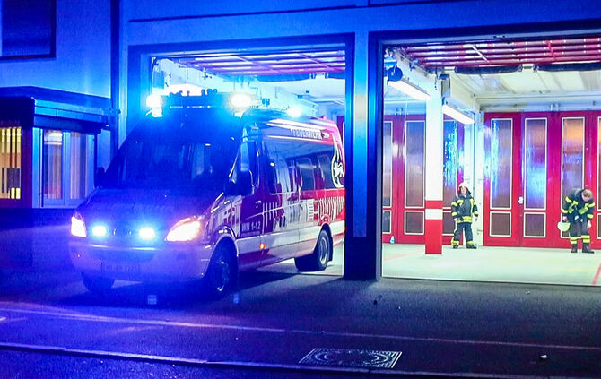 Glimpflicher Jahreswechsel für die Feuerwehren im Kreis - Bild 12_11