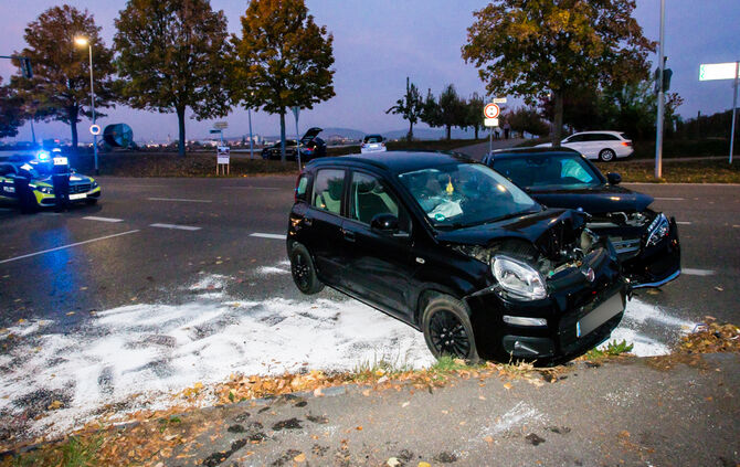 Zwei Verletzte nach Zusammenstoß - Bild 06_3