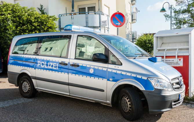 Sofa geriet in Brand - Bild 04_1