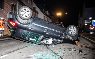 Auto überschlägt sich - Bild 03_0