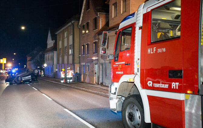 Auto überschlägt sich - Bild 11_1