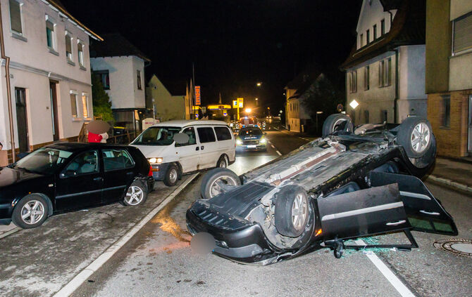 Auto überschlägt sich - Bild 10_2