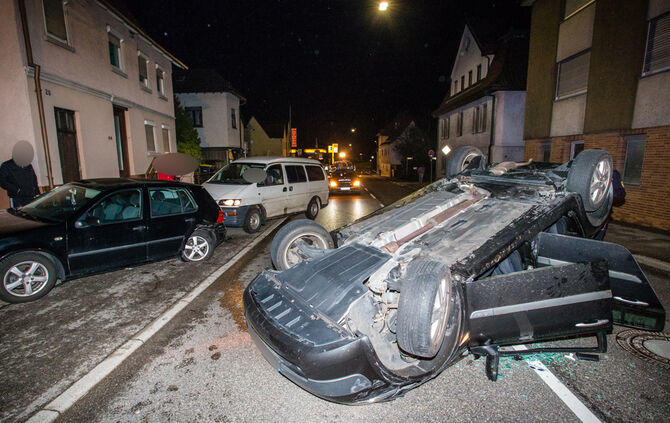 Auto überschlägt sich - Bild 09_3