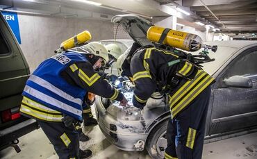 Fahrzeugbrand im Remspark_0