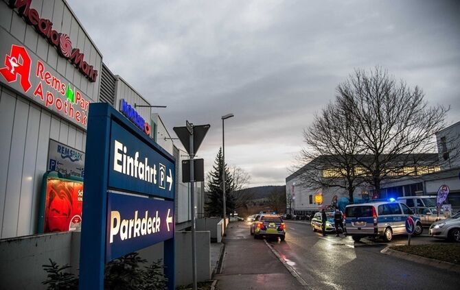 Fahrzeugbrand im Remspark_1