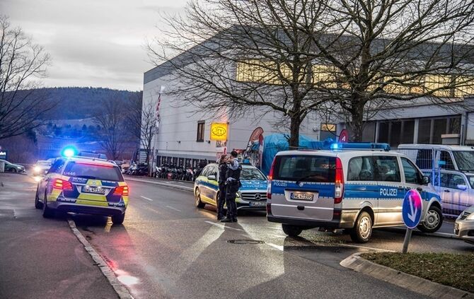 Fahrzeugbrand im Remspark_4