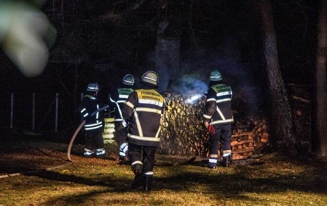Brandstiftungsserie auf dem Schurwald? - Wieder brennt Holzstapel - Bild 09_8
