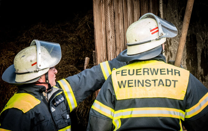 Scheune gerät in Brand - Bild 05_10