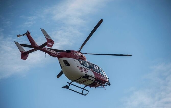 Person stürzt 2 Meter tief – Rettungshubschrauber im Einsatz - Bild 02_2