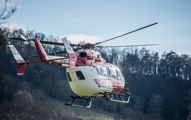 Person stürzt 2 Meter tief – Rettungshubschrauber im Einsatz - Bild 06_5