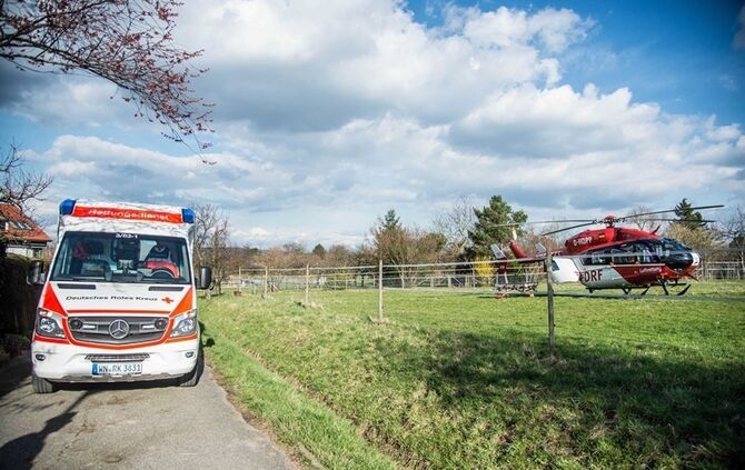 Person stürzt 2 Meter tief – Rettungshubschrauber im Einsatz - Bild 08_6