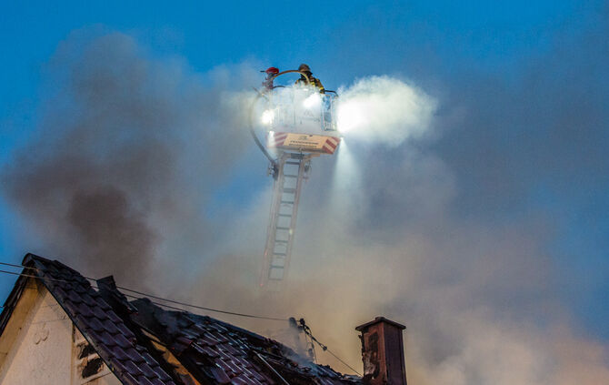 Kirchenkirnberg: Dachstuhl brennt - Bild 02_10