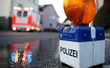 Polizei Warnlicht Rettungswagen Symbol symbolbild symbolfoto
