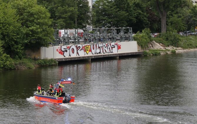 Substanz auf dem Neckar_1