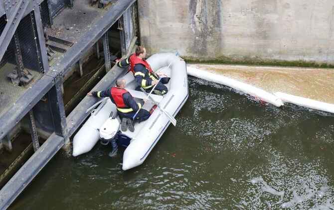 Substanz auf dem Neckar_6