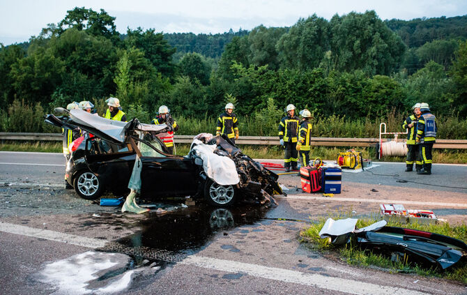 Schwerer Unfall auf der B 29 - Bild 04_3