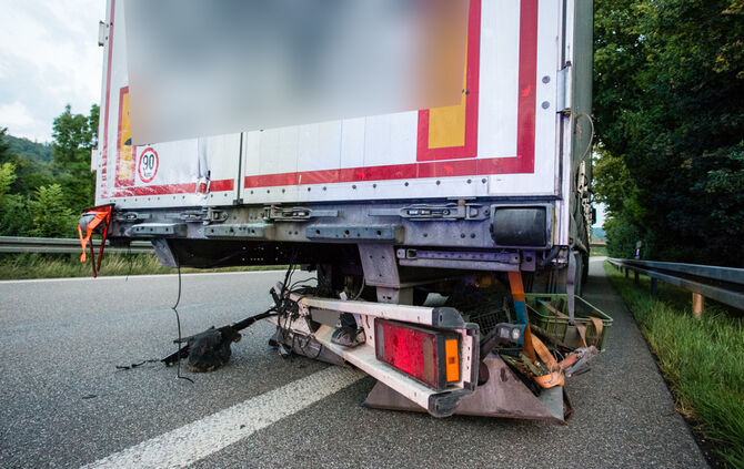 Schwerer Unfall auf der B 29 - Bild 07_6