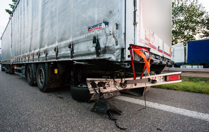 Schwerer Unfall auf der B 29 - Bild 10_9