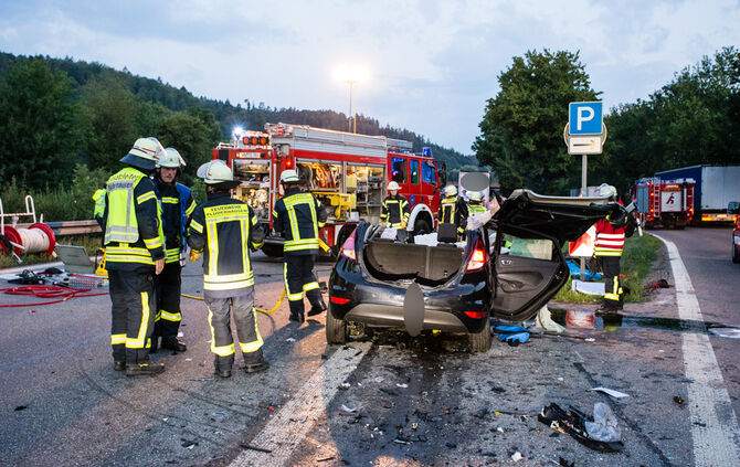 Schwerer Unfall auf der B 29 - Bild 17_16