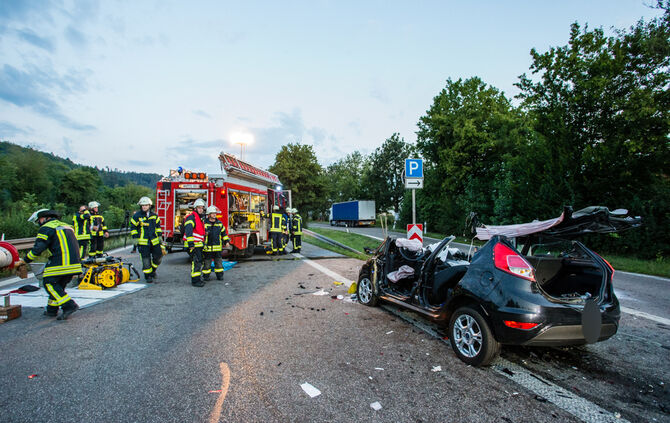 Schwerer Unfall auf der B 29 - Bild 22_21