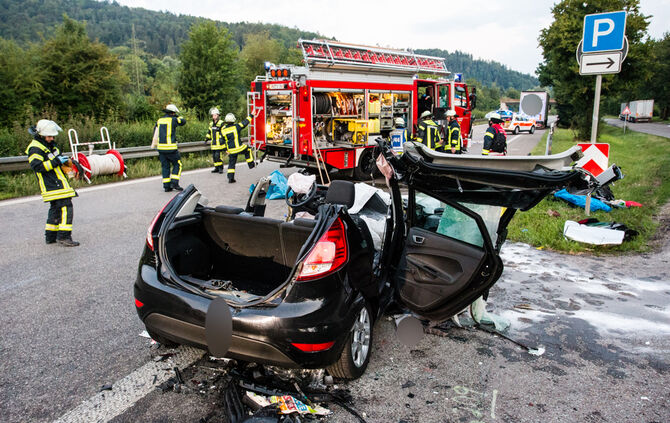 Schwerer Unfall auf der B 29 - Bild 23_22