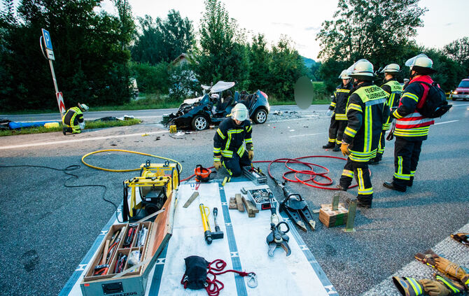 Schwerer Unfall auf der B 29 - Bild 24_23