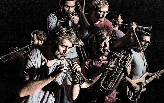 01_LaBrassBanda_highres-color_01a_0