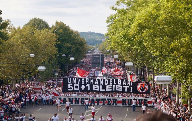 13. Karawane Cannstatt vor dem Heimspiel des VfB Stuttgart gegen den FC Bayern München_1