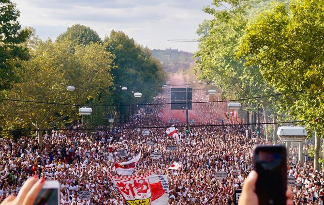 13. Karawane Cannstatt vor dem Heimspiel des VfB Stuttgart gegen den FC Bayern München_6