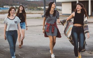 girls-1031538_1920