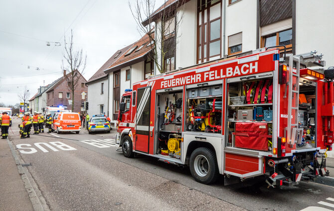 Mit Pkw gegen Hauswand gekracht - Bild 17_10